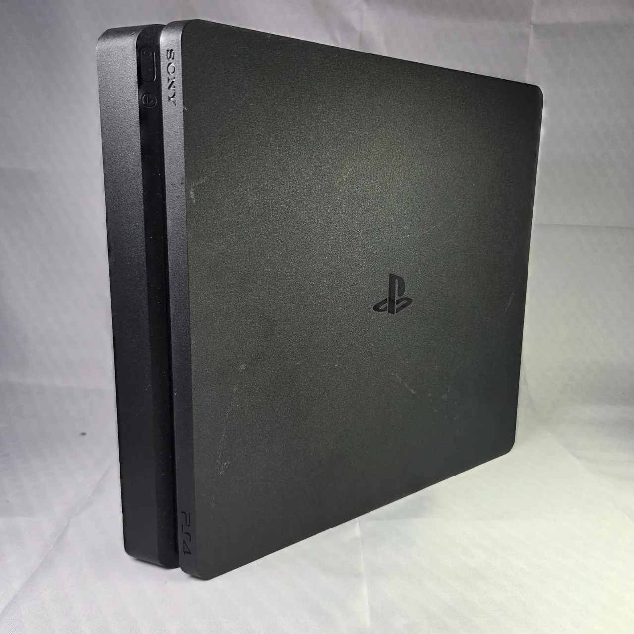 Иллюстрация модели: Sony PlayStation4 Slim