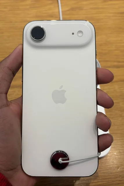 Иллюстрация модели: Apple iPhone Air Cloud White