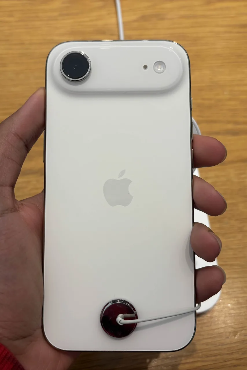 Иллюстрация модели: Apple iPhone Air Cloud White