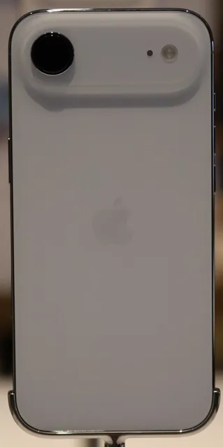 Иллюстрация модели: Apple iPhone Air Sky Blue