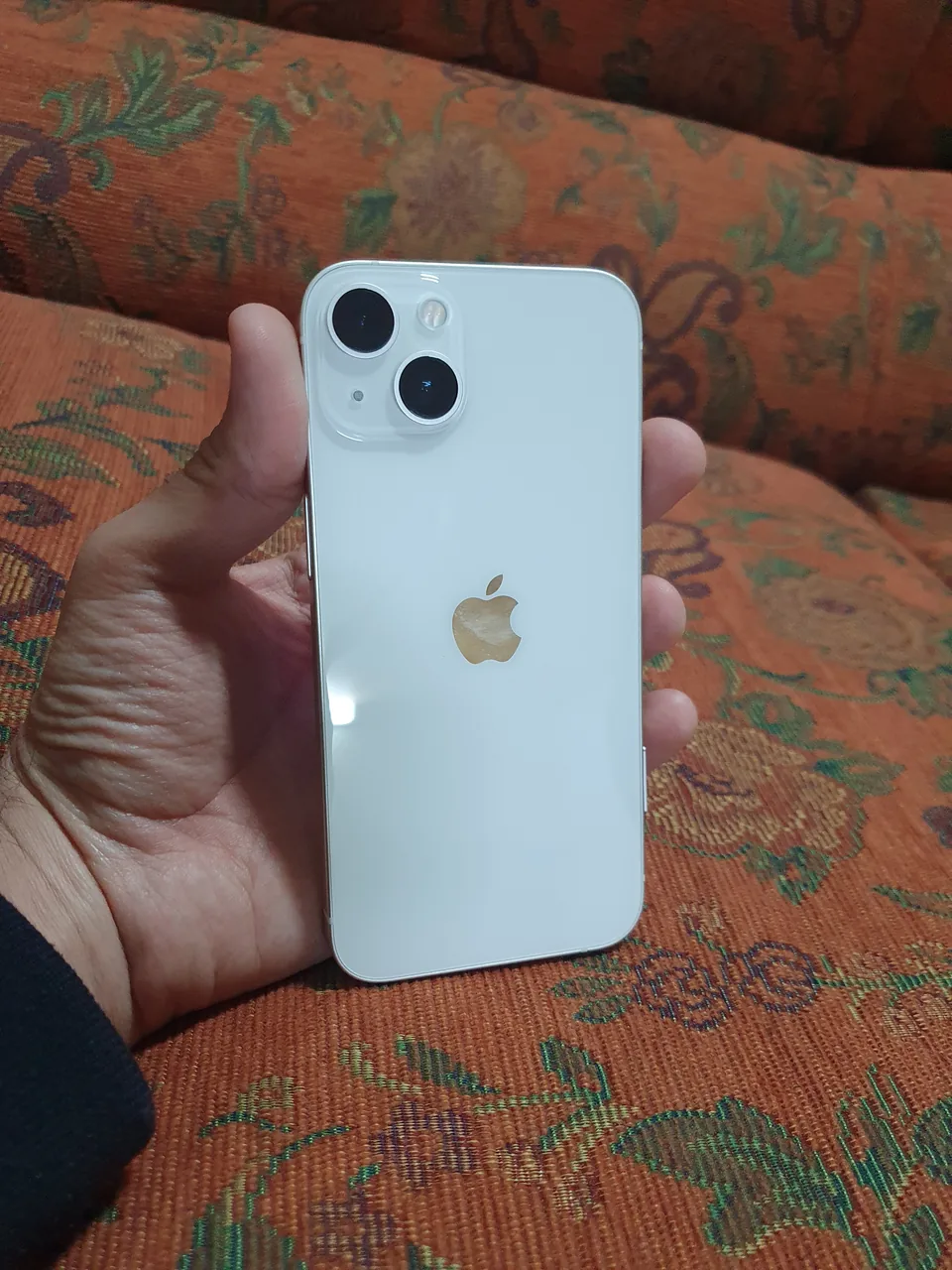 Иллюстрация модели: Apple iPhone13